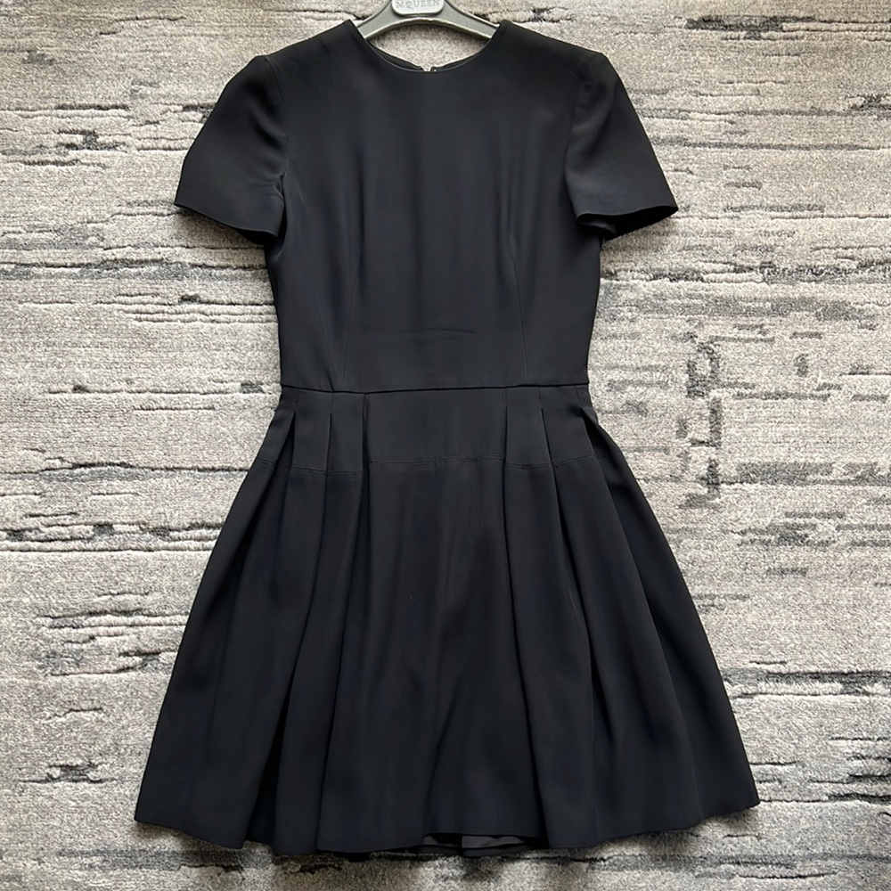 Alexander McQueen Black Cap sleeve pleated dress size 38